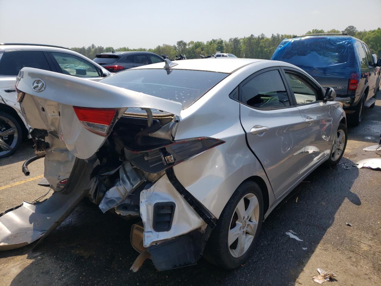 Photo 4 from auction – 2012 HYUNDAI ELANTRA GL with VIN 5NPDH4AE8CH127131