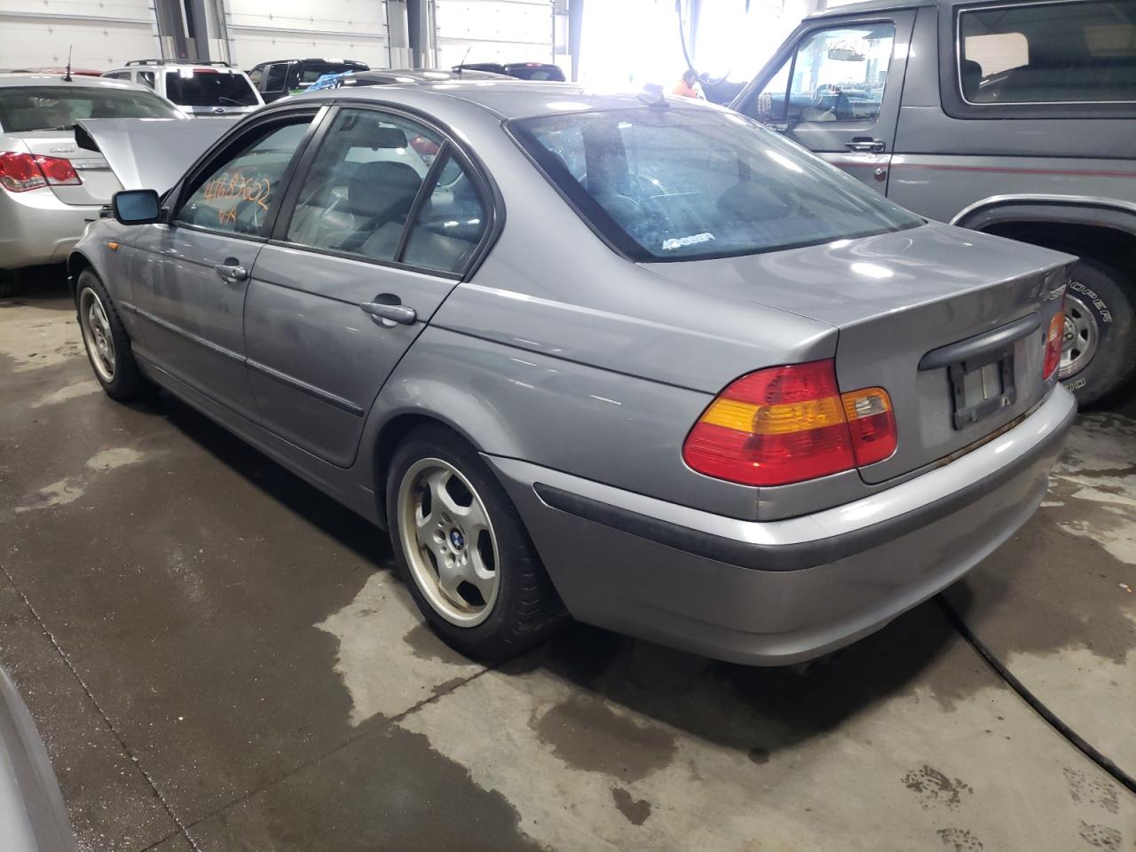 Photo 3 from auction – 2005 BMW 325 I with VIN WBAEV33405KW18807