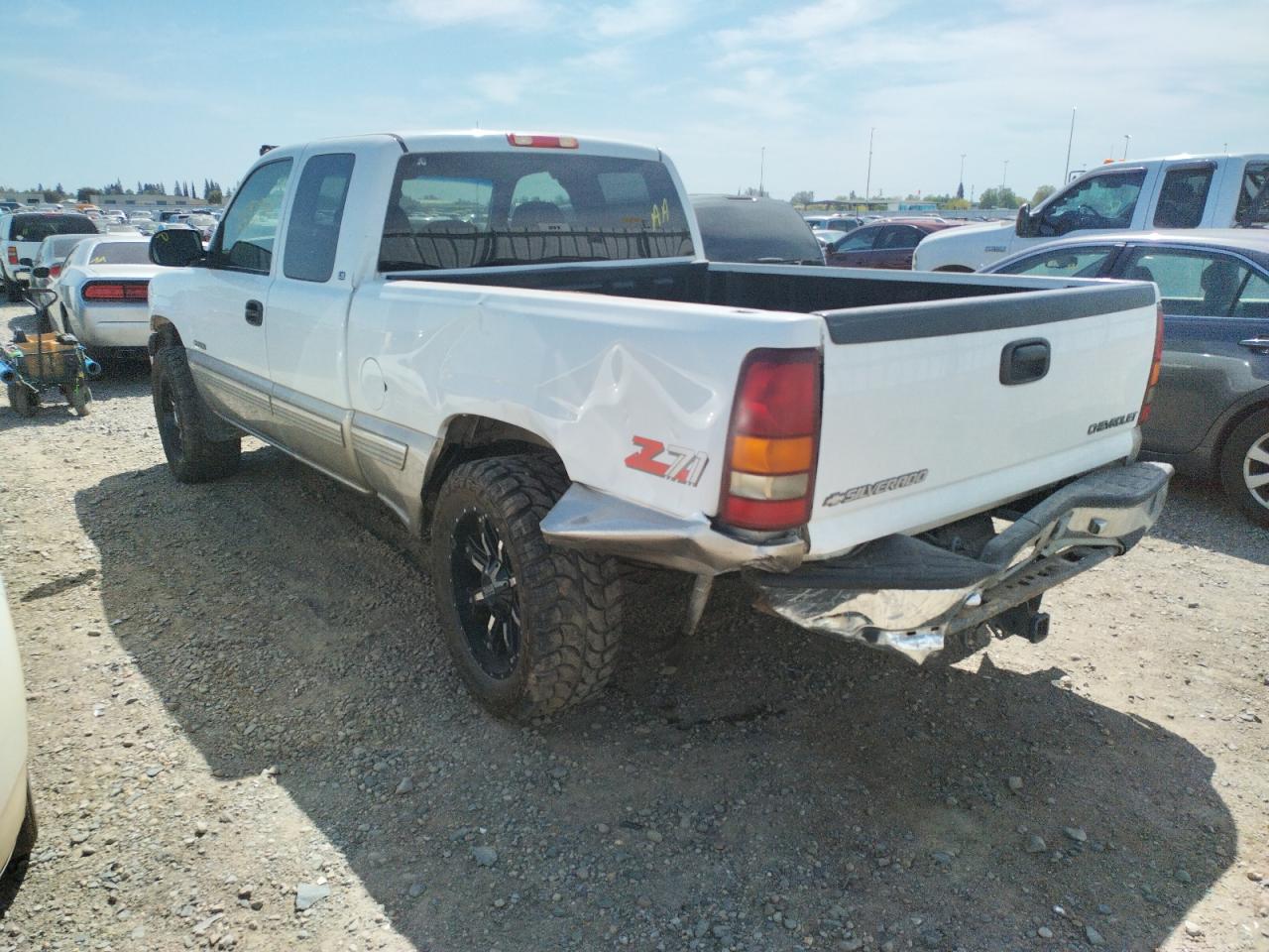 Photo 3 from auction – 2000 CHEVROLET SILVERADO with VIN 1GCEK19T3YZ166894