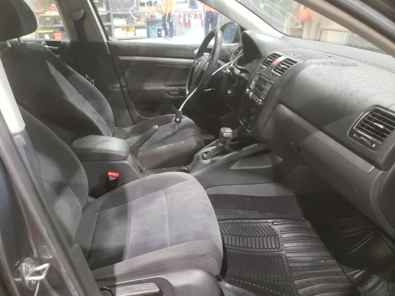 Photo 5 from auction – 2007 VOLKSWAGEN JETTA 2.5L with VIN 3VWRF31K07M082260