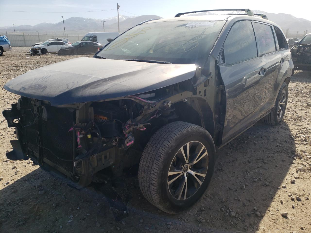 Photo 2 from auction – 2016 TOYOTA HIGHLANDER with VIN 5TDJKRFH3GS288720