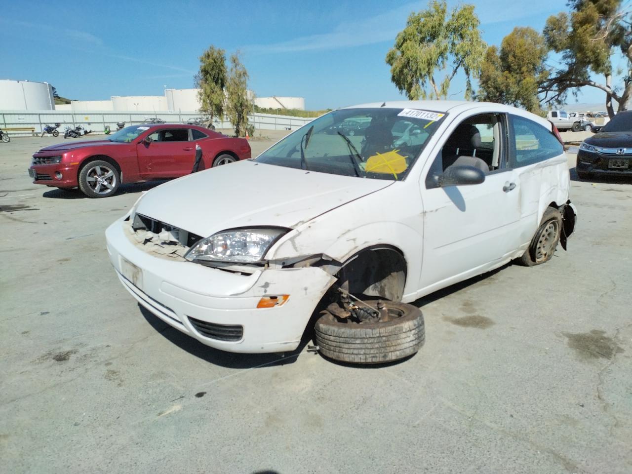 Photo 2 from auction – 2005 FORD FOCUS ZX3 with VIN 3FAFP31N05R111467