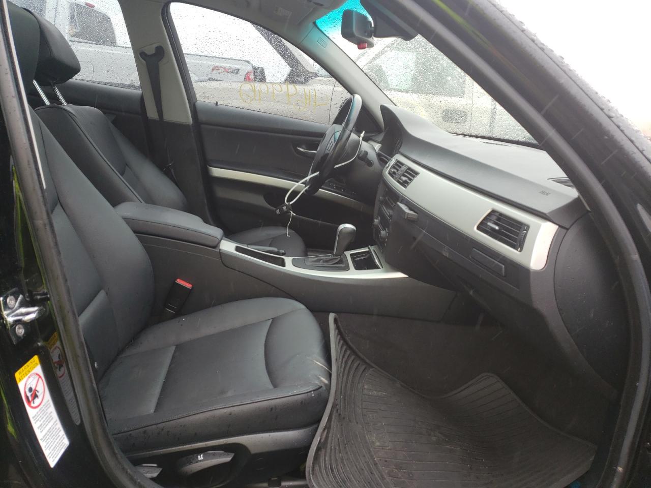 Photo 5 from auction – 2006 BMW 325 I with VIN WBAVB13556PT21462