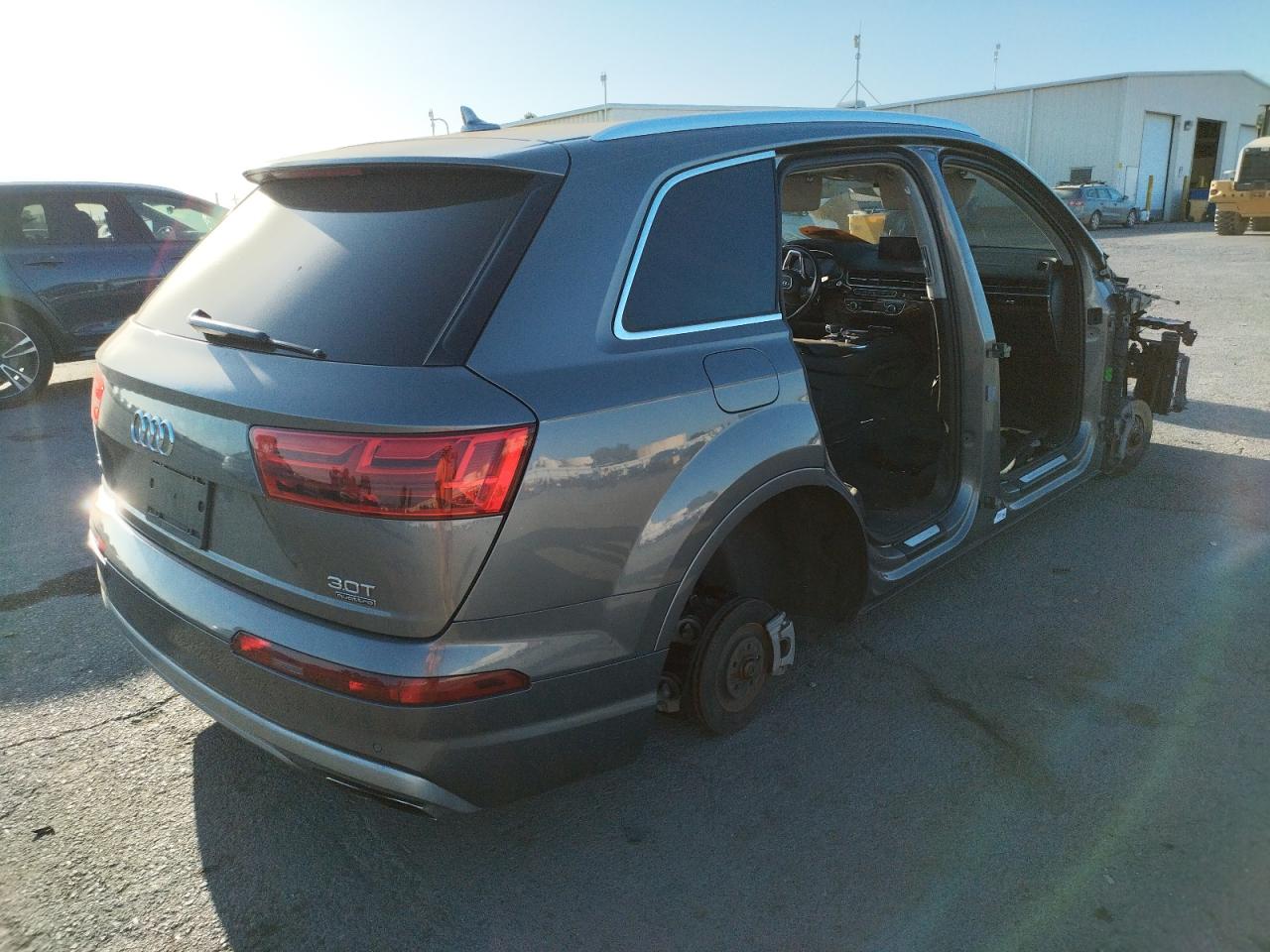 Photo 4 from auction – 2017 AUDI Q7 PRESTIG with VIN WA1VAAF7XHD055468