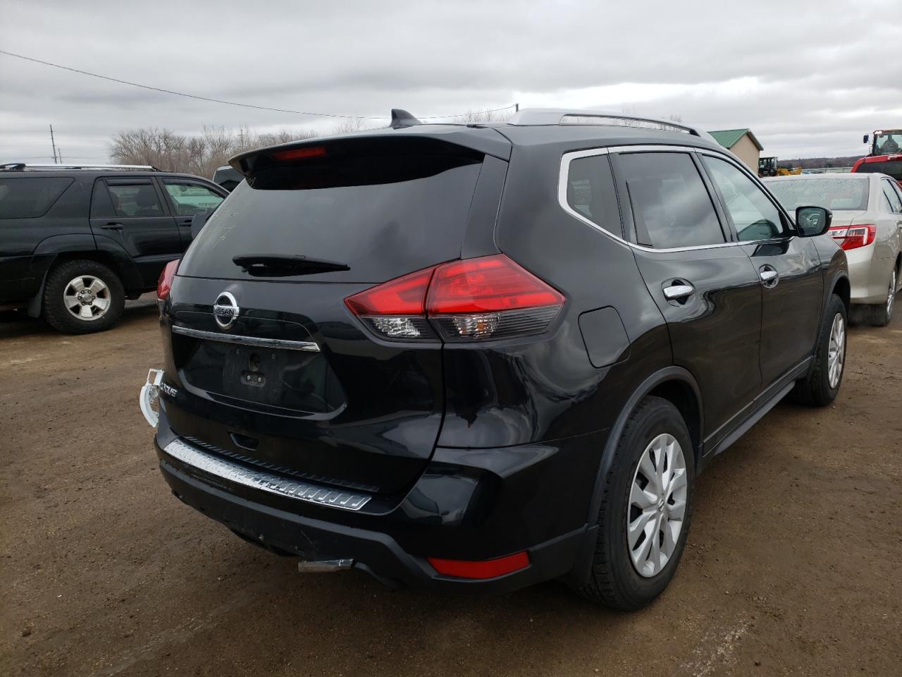 Photo 4 from auction – 2017 NISSAN ROGUE S with VIN JN8AT2MT9HW138077