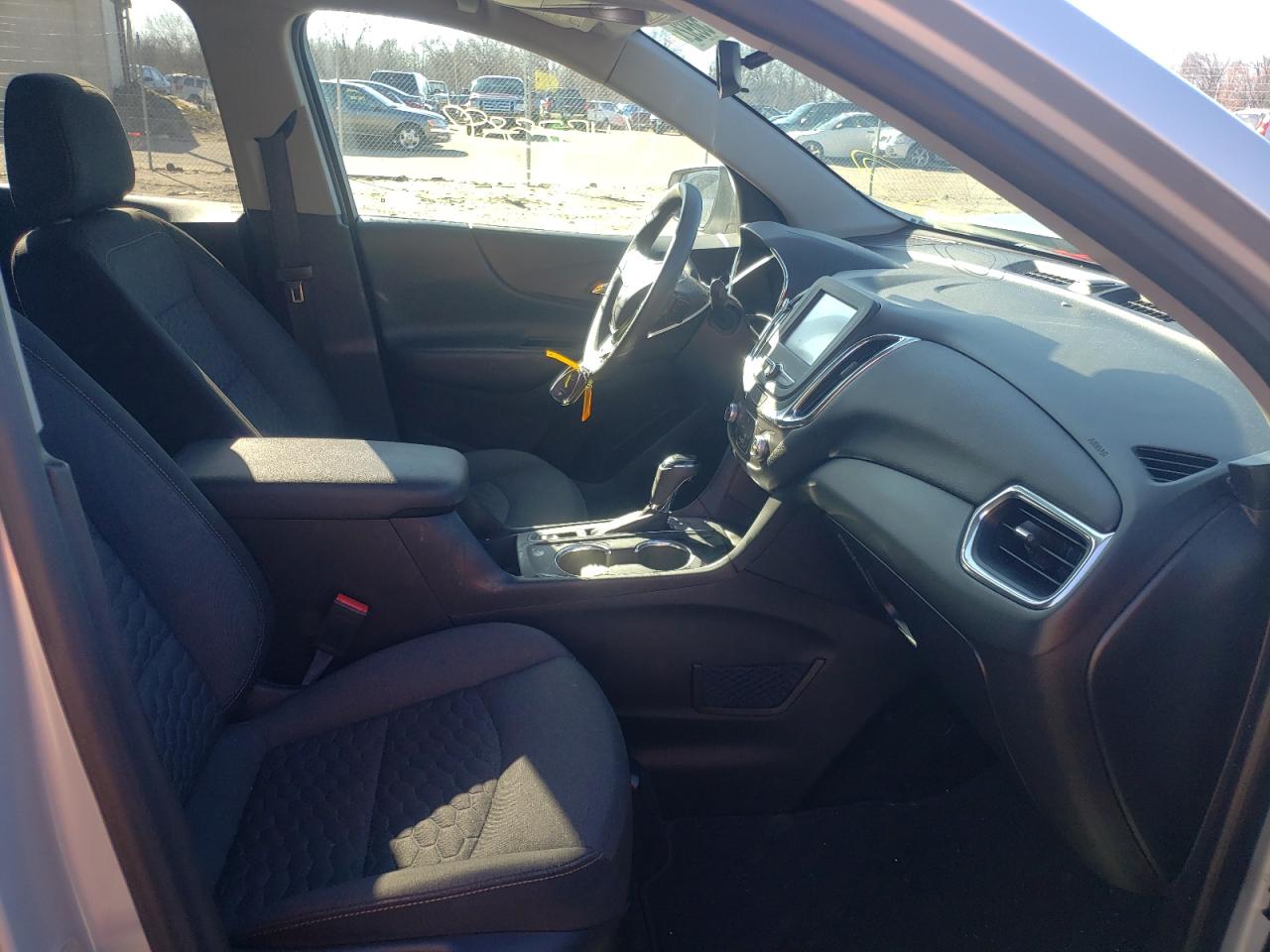 Photo 5 from auction – 2018 CHEVROLET EQUINOX LT with VIN 2GNAXJEV1J6251863