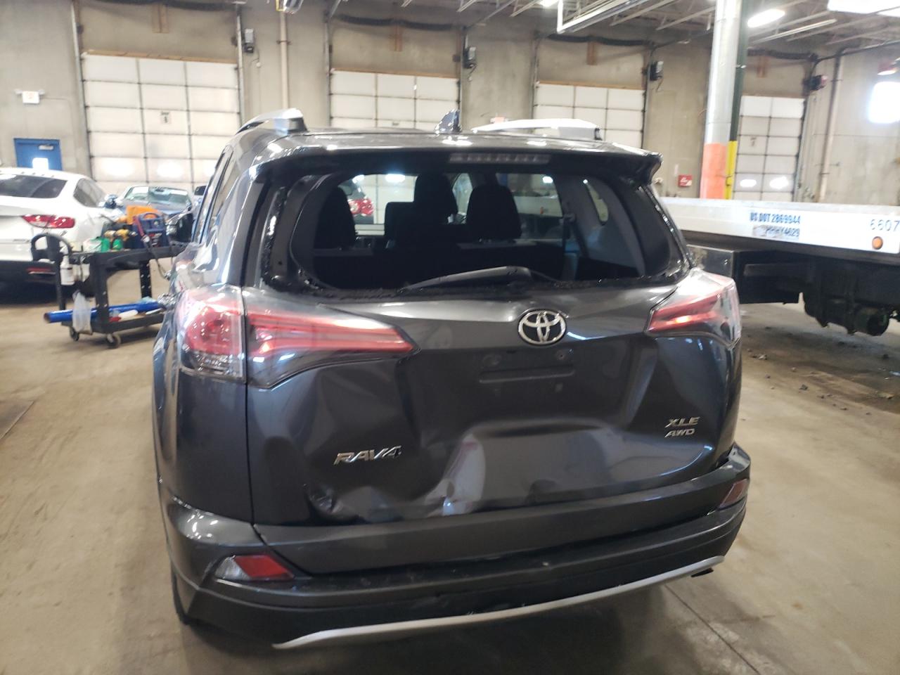 Photo 9 from auction – 2016 TOYOTA RAV4 XLE with VIN 2T3RFREV7GW425865
