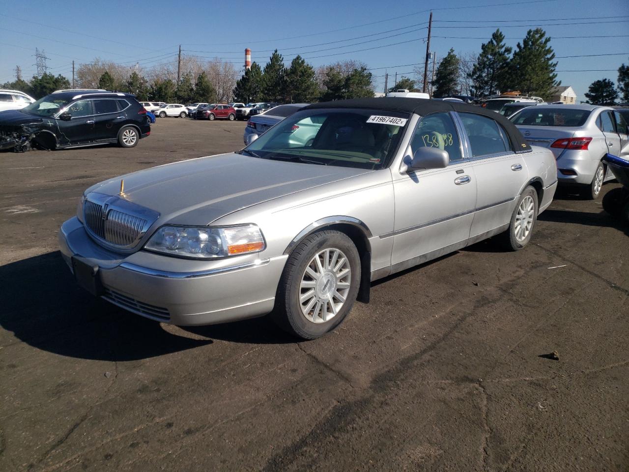 Photo 2 from auction – 2004 LINCOLN TOWN CAR E with VIN 1LNHM81W34Y647598