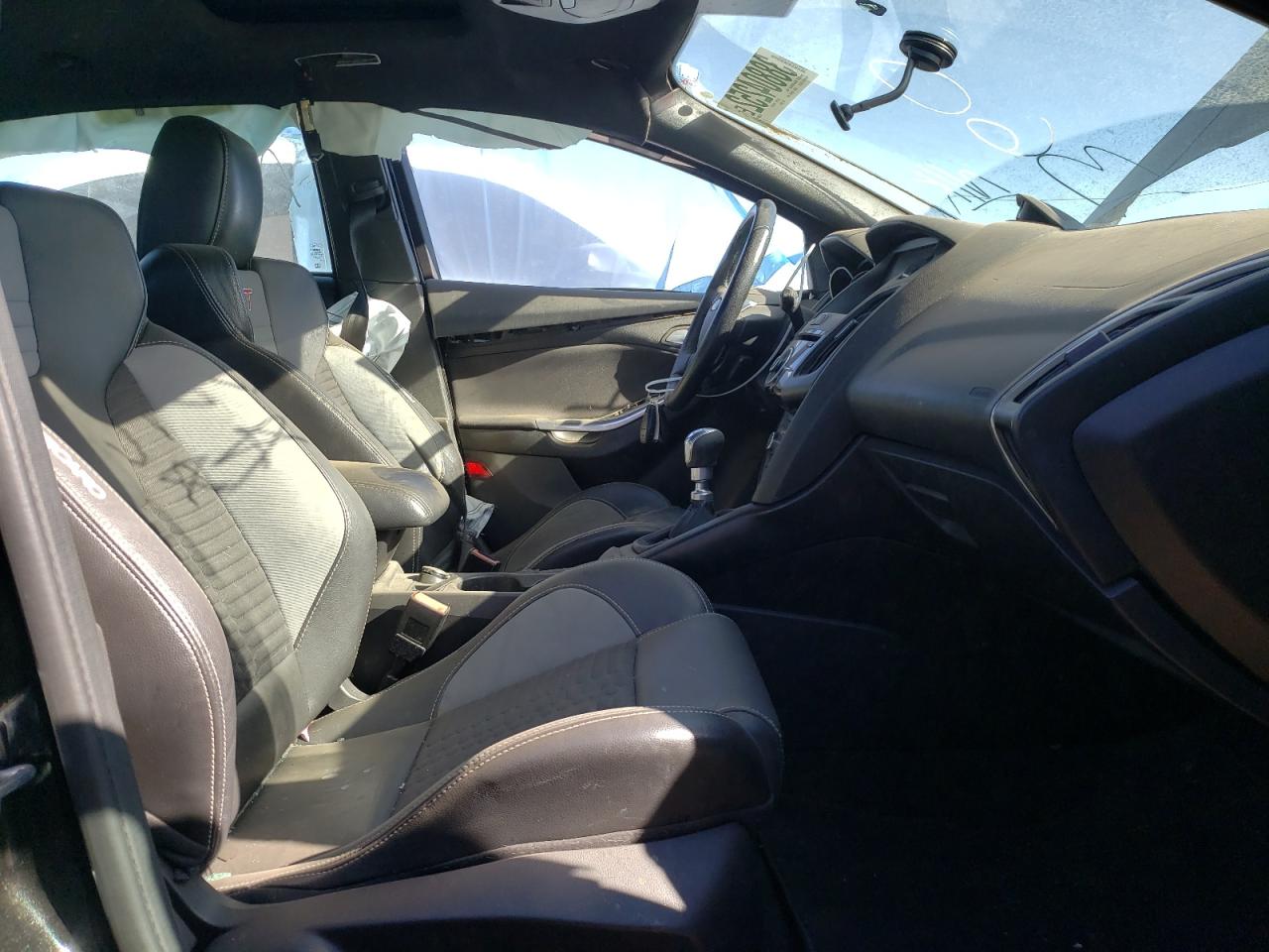 Photo 5 from auction – 2013 FORD FOCUS ST with VIN 1FADP3L94DL126994