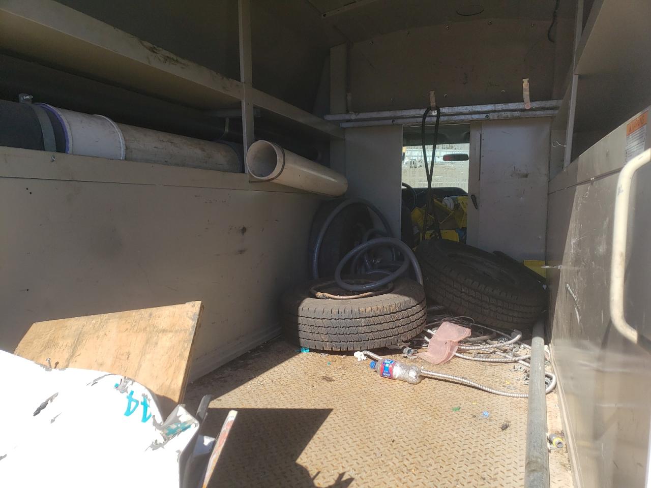 Photo 6 from auction – 2015 FORD ECONOLINE with VIN 1FDWE3FL7FDA01660