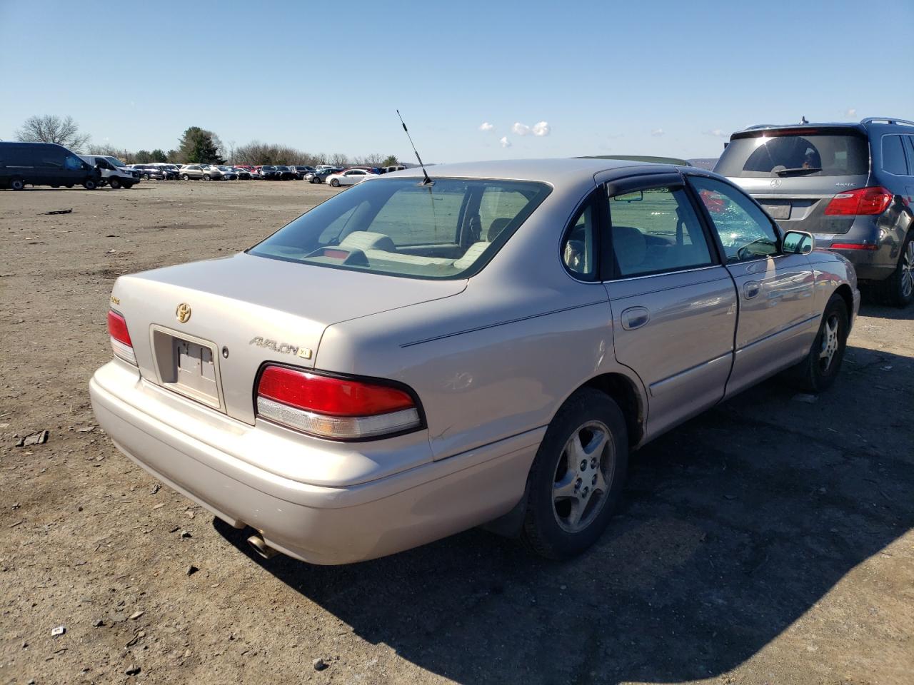 Photo 4 from auction – 1997 TOYOTA AVALON XL with VIN 4T1BF12B7VU144880