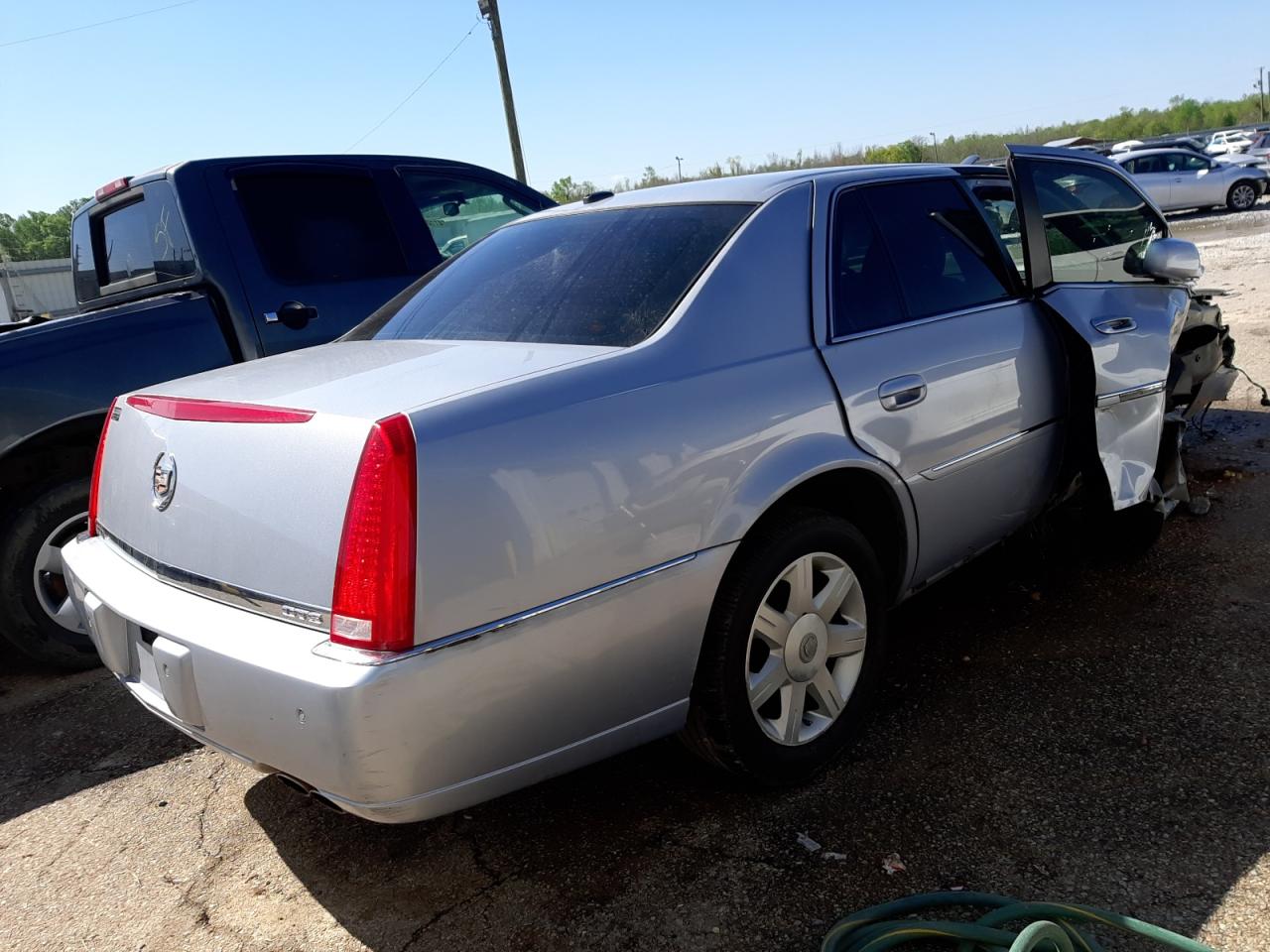 Photo 4 from auction – 2006 CADILLAC DTS with VIN 1G6KD57Y26U122756