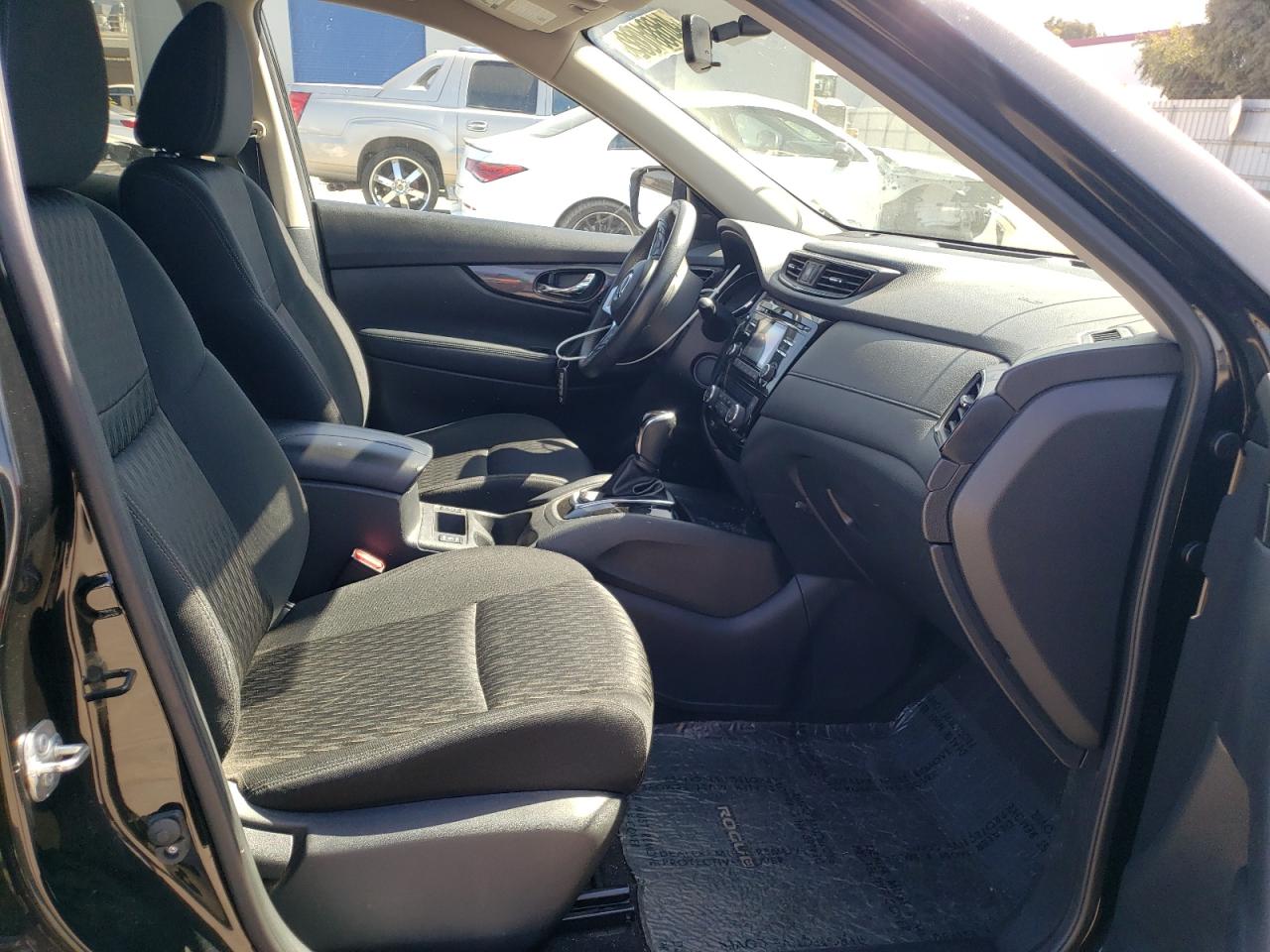 Photo 5 from auction – 2017 NISSAN ROGUE S with VIN KNMAT2MT8HP586431