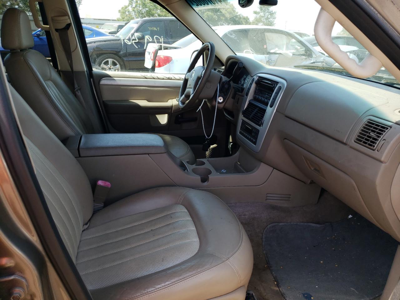 Photo 5 from auction – 2002 MERCURY MOUNTAINEE with VIN 4M2ZU86W72ZJ31702