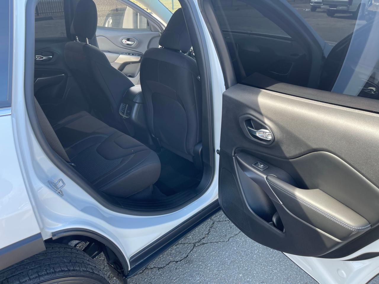 Photo 6 from auction – 2019 JEEP CHEROKEE L with VIN 1C4PJLCB5KD313373