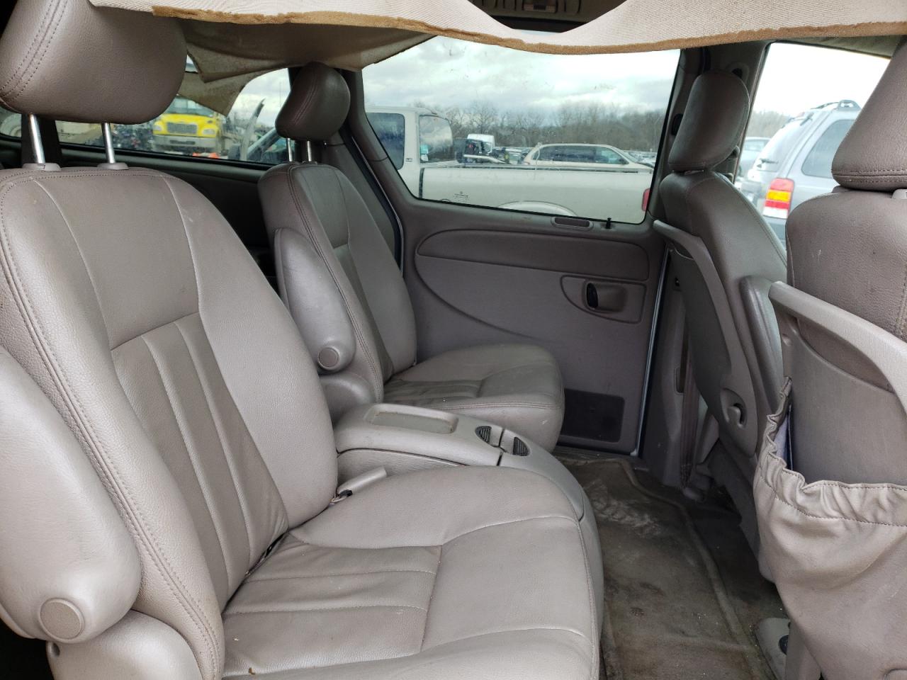 Photo 6 from auction – 2003 CHRYSLER TOWN & COU with VIN 2C4GP54L53R298048