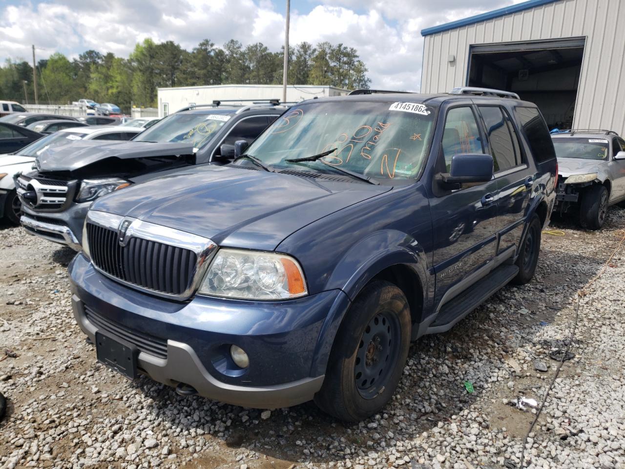 Photo 2 from auction – 2003 LINCOLN NAVIGATOR with VIN 5LMFU28R23LJ10119