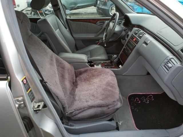 Photo 5 from auction – 2001 MERCEDES-BENZ E 320 4MAT with VIN WDBJF82J41X054643