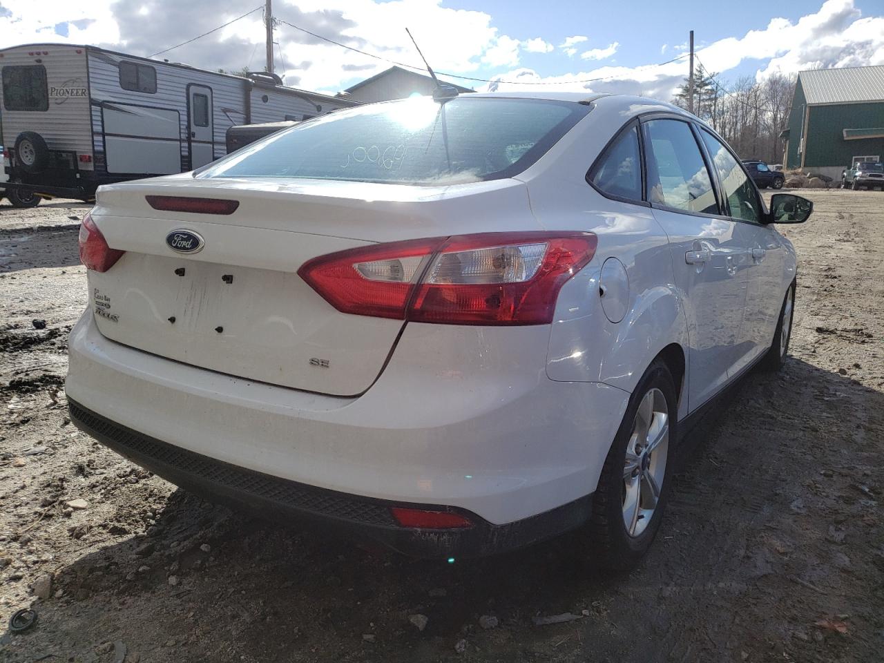 Photo 4 from auction – 2014 FORD FOCUS SE with VIN 1FADP3F20EL215140