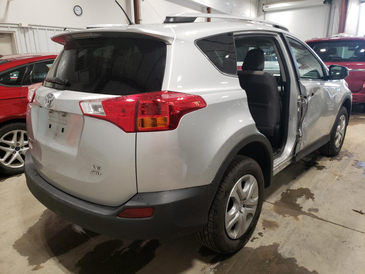 Photo 4 from auction – 2013 TOYOTA RAV4 LE with VIN 2T3BFREV7DW122985