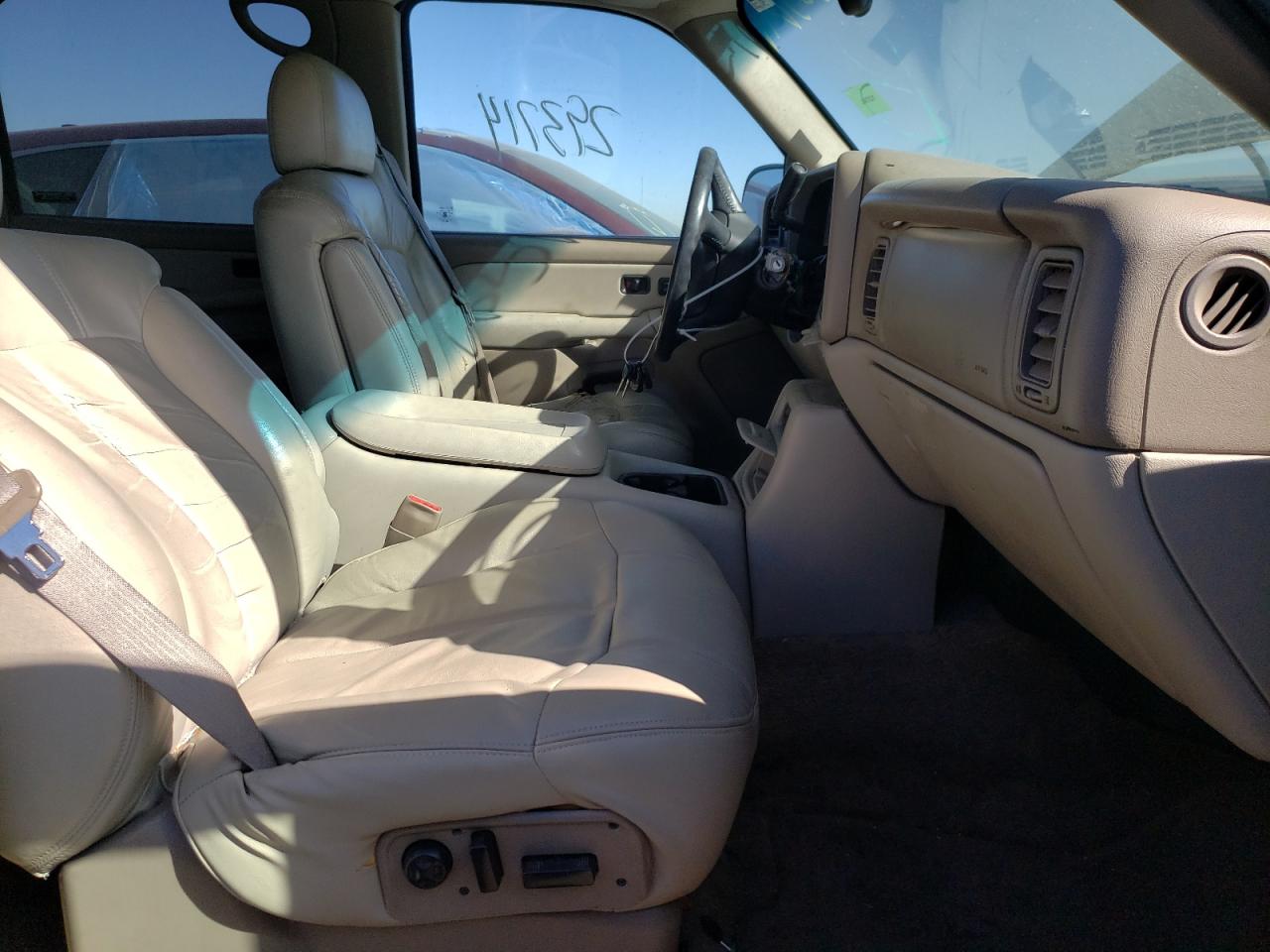 Photo 5 from auction – 2001 CHEVROLET SUBURBAN C with VIN 3GNEC16T71G235018