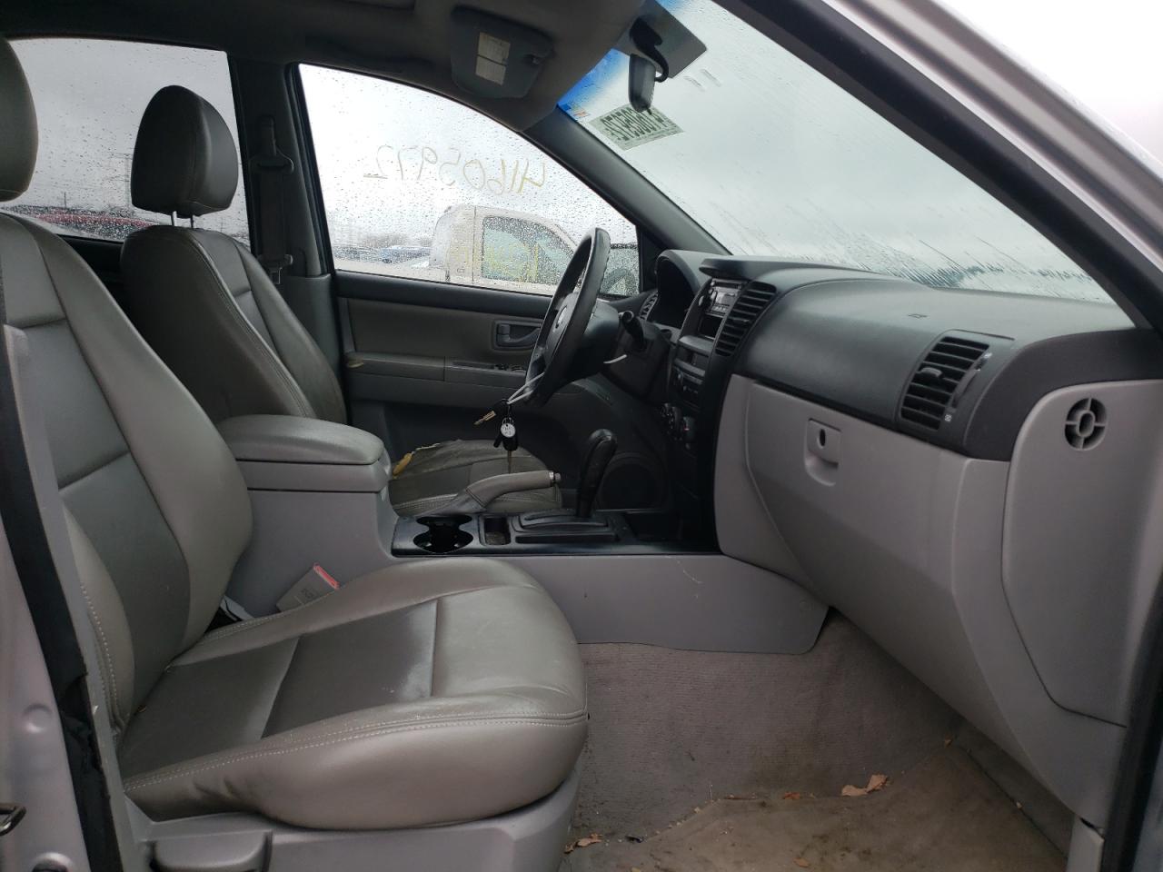 Photo 5 from auction – 2004 KIA SORENTO with VIN KNDJC733145314632