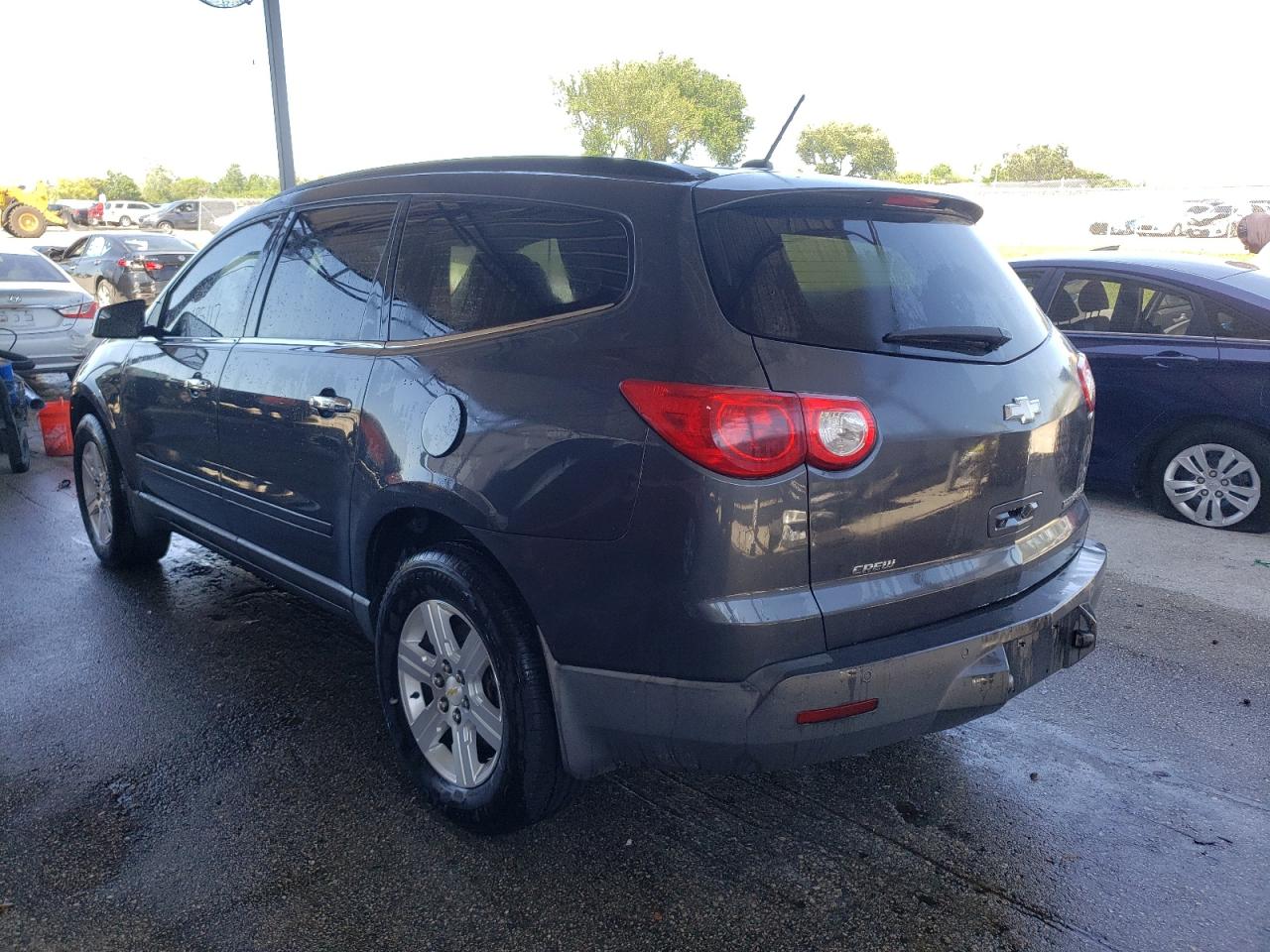 Photo 3 from auction – 2011 CHEVROLET TRAVERSE L with VIN 1GNKRGED0BJ277531