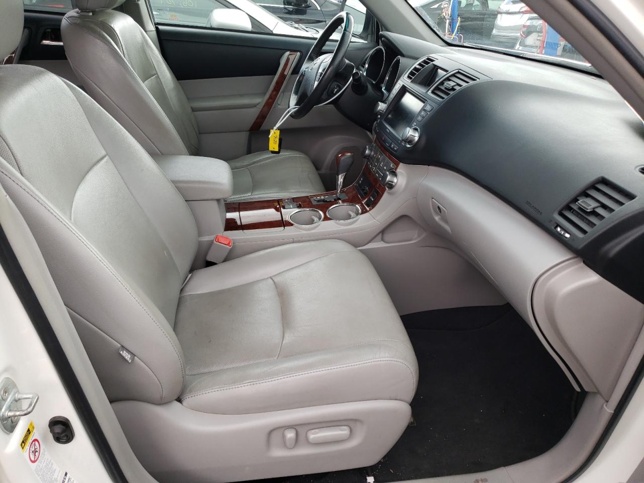 Photo 5 from auction – 2012 TOYOTA HIGHLANDER with VIN 5TDDK3EH8CS114888