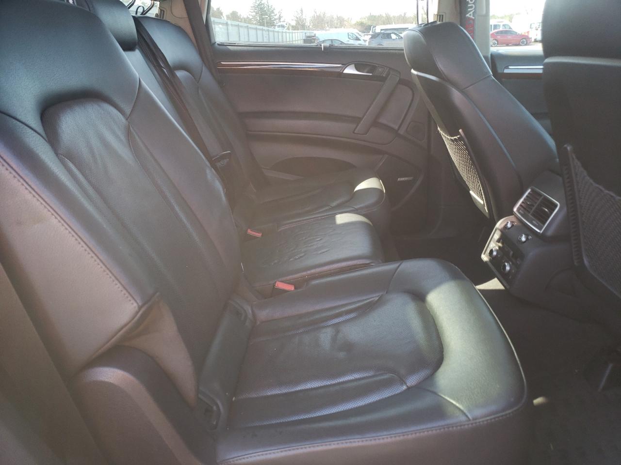 Photo 6 from auction – 2011 AUDI Q7 with VIN WA1DGAFE3BD002028