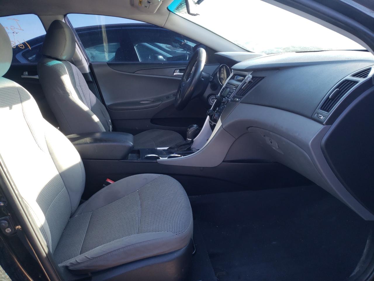 Photo 5 from auction – 2011 HYUNDAI SONATA GLS with VIN 5NPEB4AC5BH072205