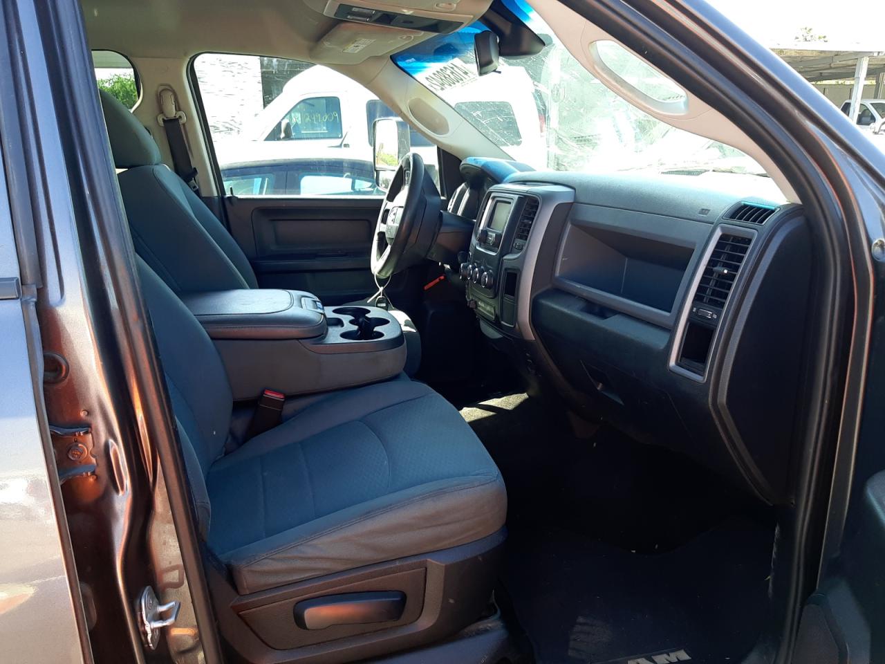 Photo 5 from auction – 2014 RAM 1500 ST with VIN 1C6RR7KT3ES361819