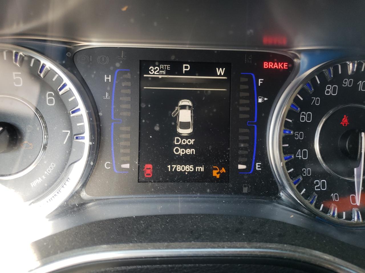 Photo 8 from auction – 2015 CHRYSLER 200 LIMITE with VIN 1C3CCCAB5FN742481