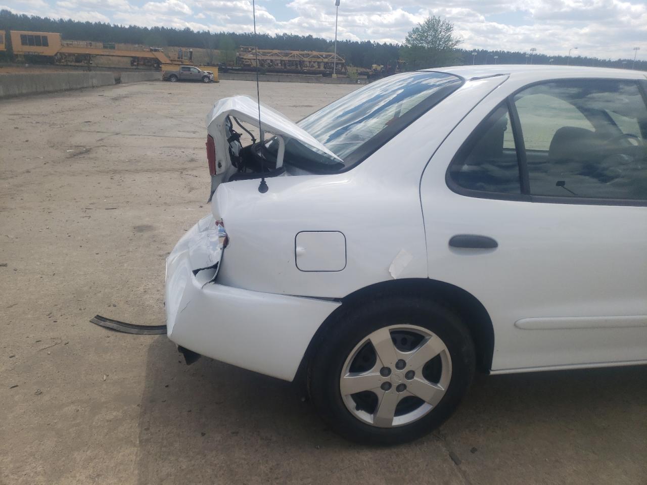 Photo 9 from auction – 2005 CHEVROLET CAVALIER L with VIN 1G1JF52F657114335