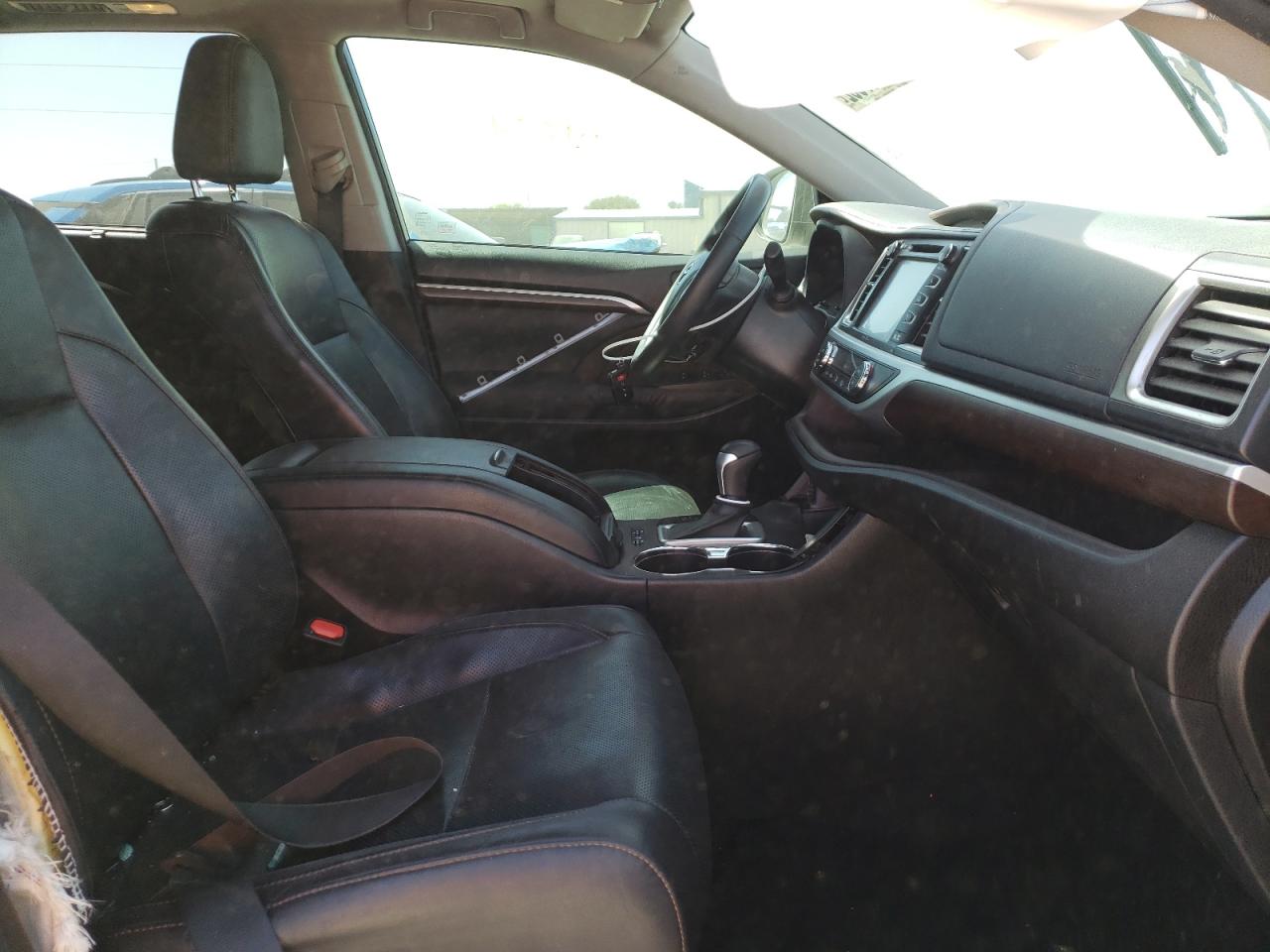 Фото 5 с аукциона – 2015 TOYOTA HIGHLANDER с VIN 5TDYKRFH7FS069014