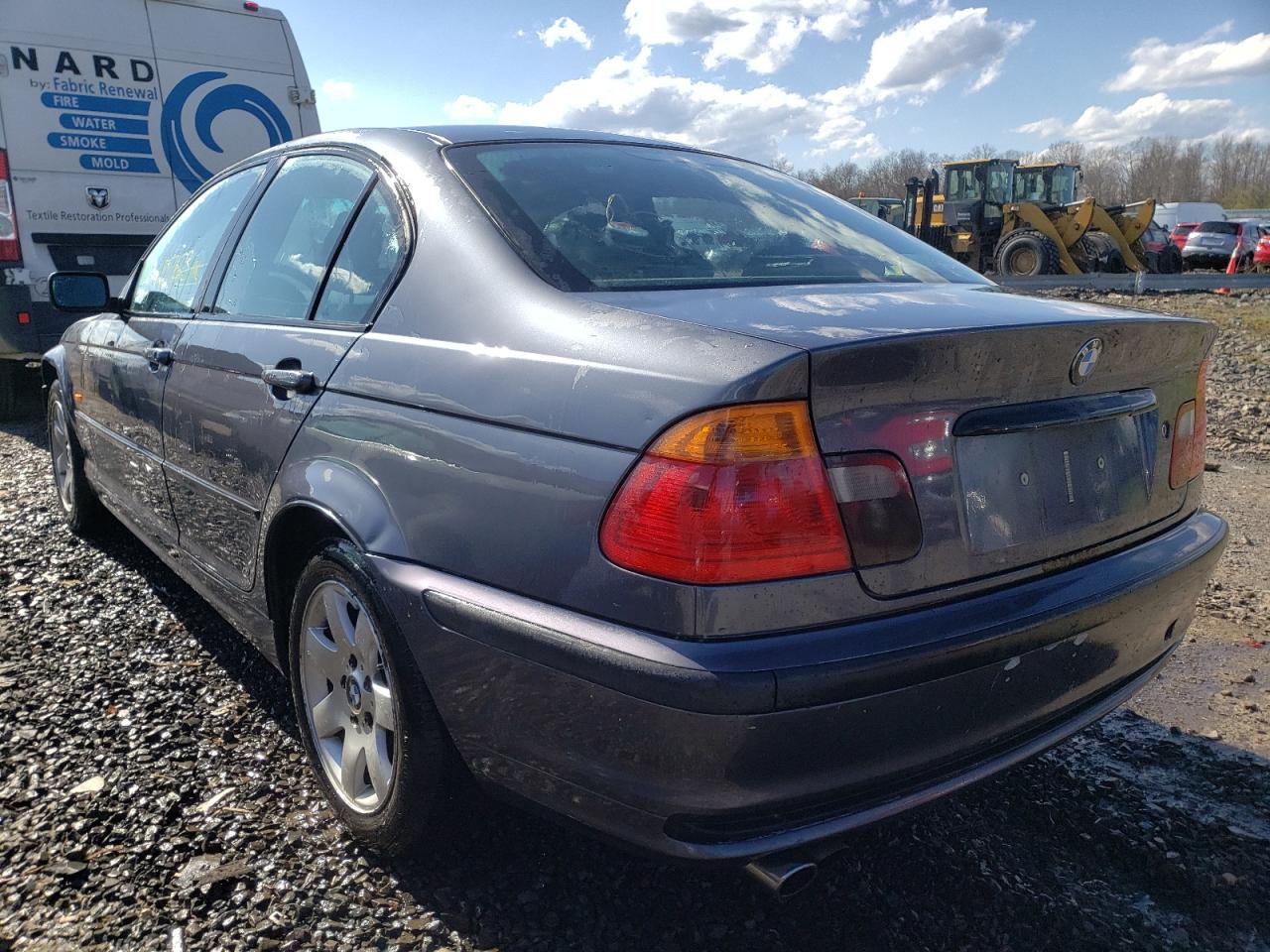 Photo 3 from auction – 2001 BMW 325 I with VIN WBAAV334X1EE76945