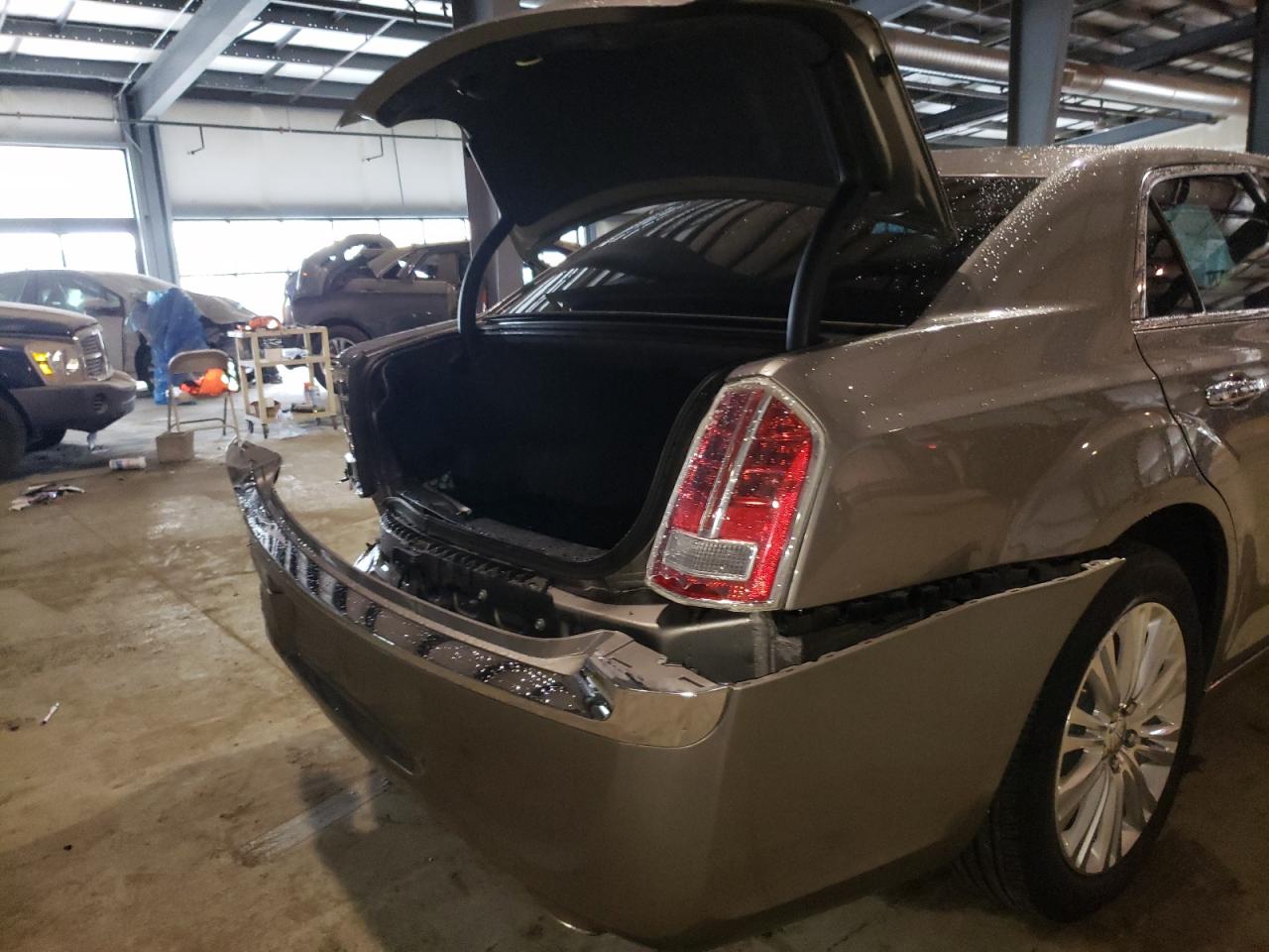 Photo 9 from auction – 2014 CHRYSLER 300C with VIN 2C3CCAKT8EH164461