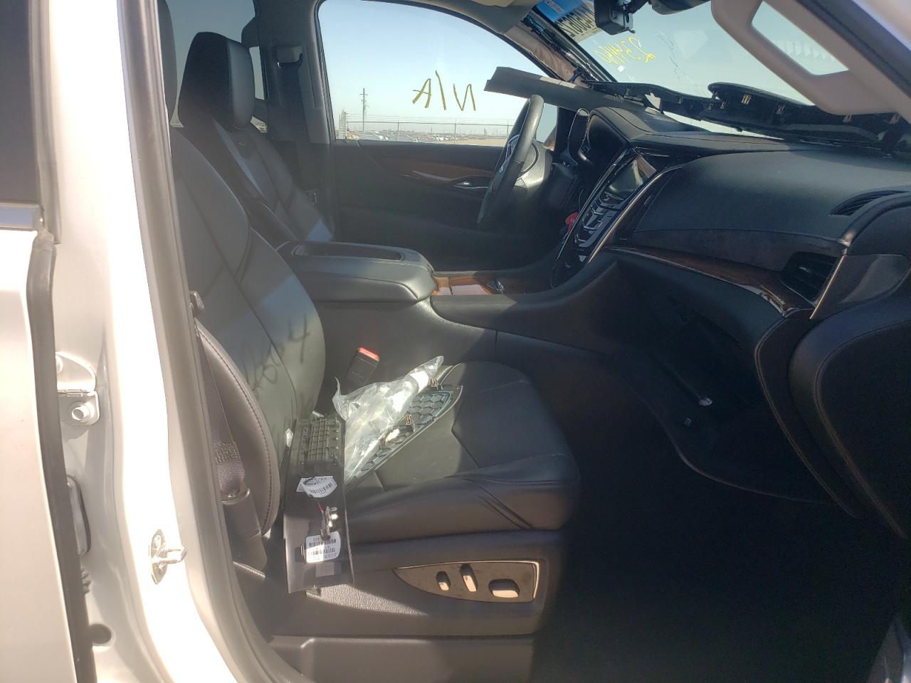 Photo 5 from auction – 2017 CADILLAC ESCALADE L with VIN 1GYS3BKJ0HR234450