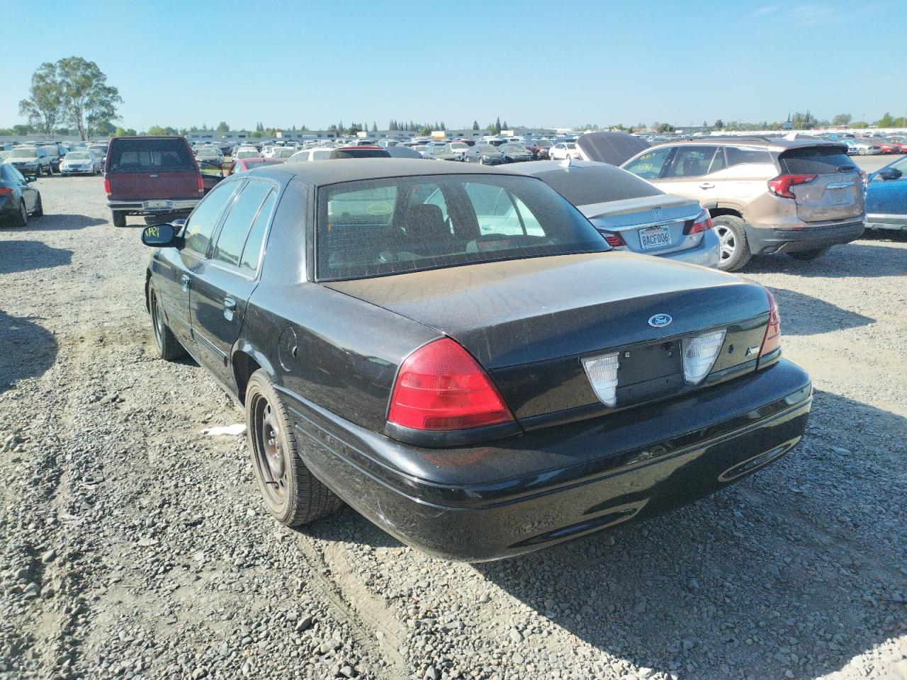 Photo 3 from auction – 2011 FORD CROWN VICT with VIN 2FABP7BV5BX148984