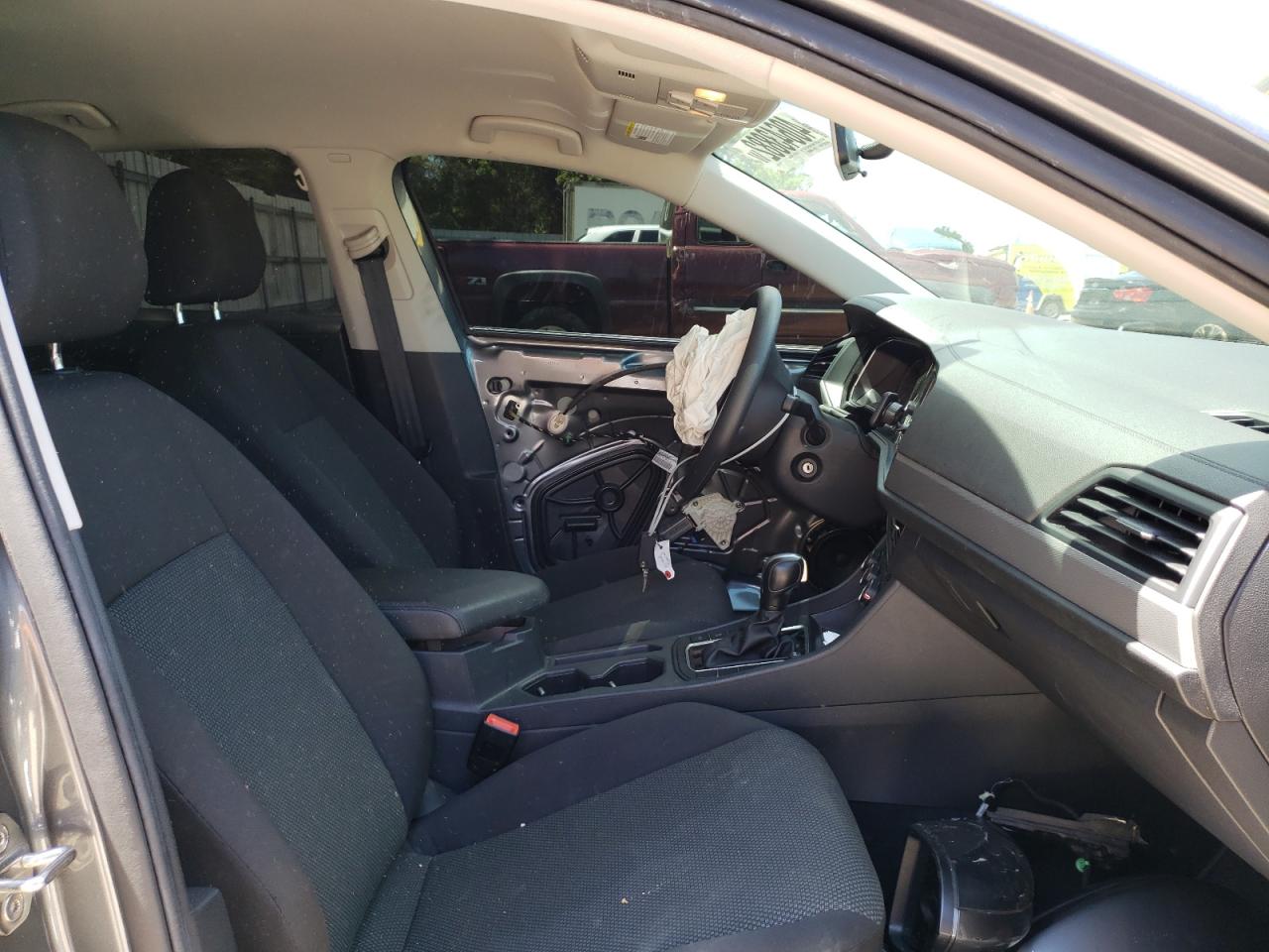 Photo 5 from auction – 2019 VOLKSWAGEN JETTA S with VIN 3VWC57BU7KM032254