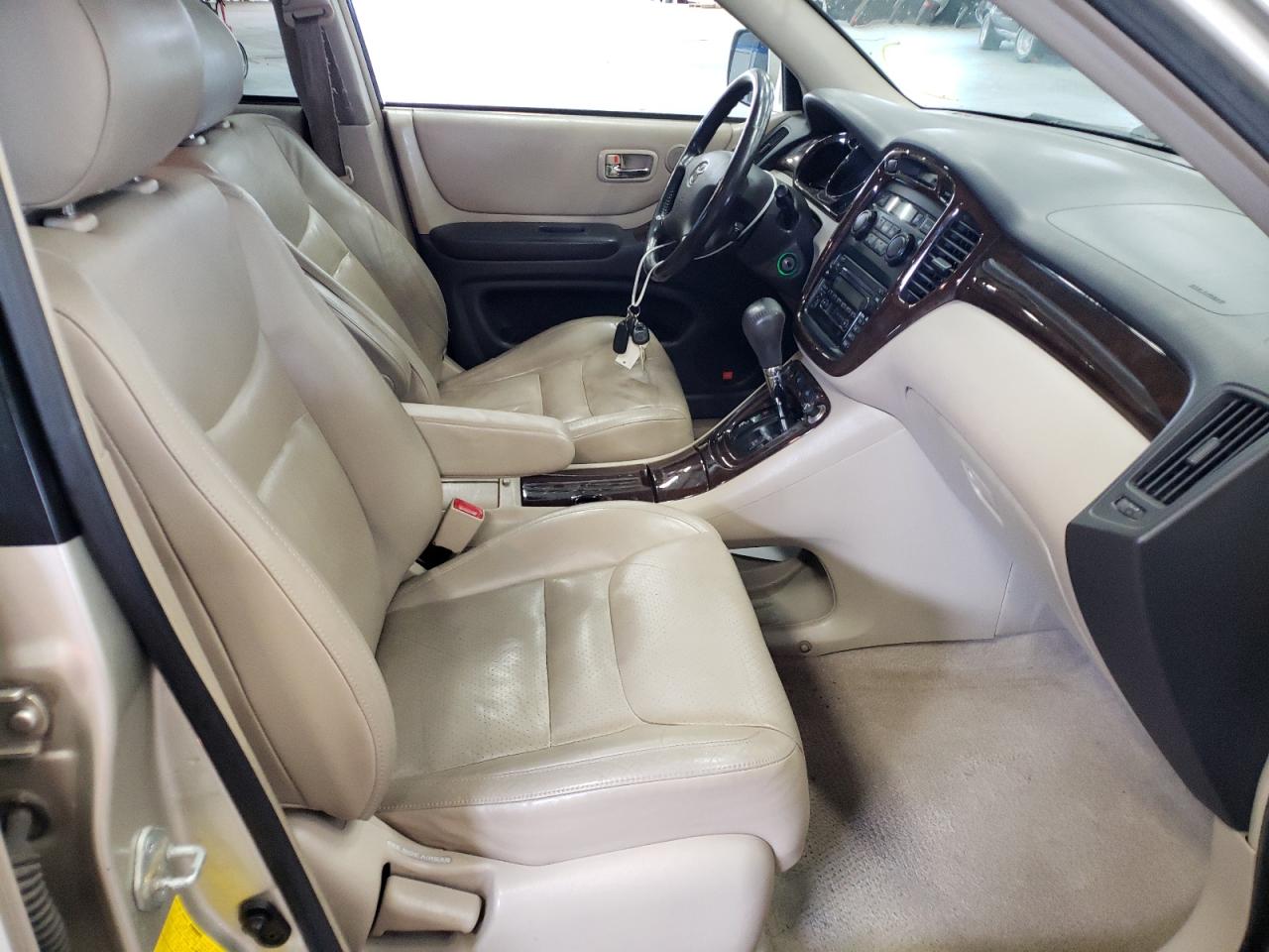 Photo 5 from auction – 2002 TOYOTA HIGHLANDER with VIN JTEHF21A020053364