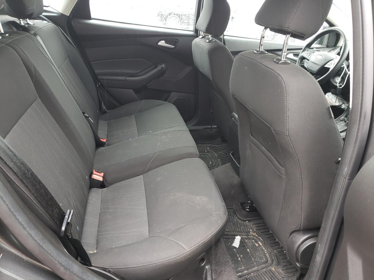 Photo 6 from auction – 2017 FORD FOCUS SE with VIN 1FADP3K23HL314318