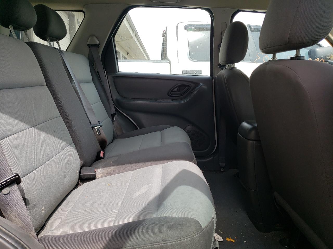 Photo 6 from auction – 2005 FORD ESCAPE XLS with VIN 1FMYU02Z15KA20171