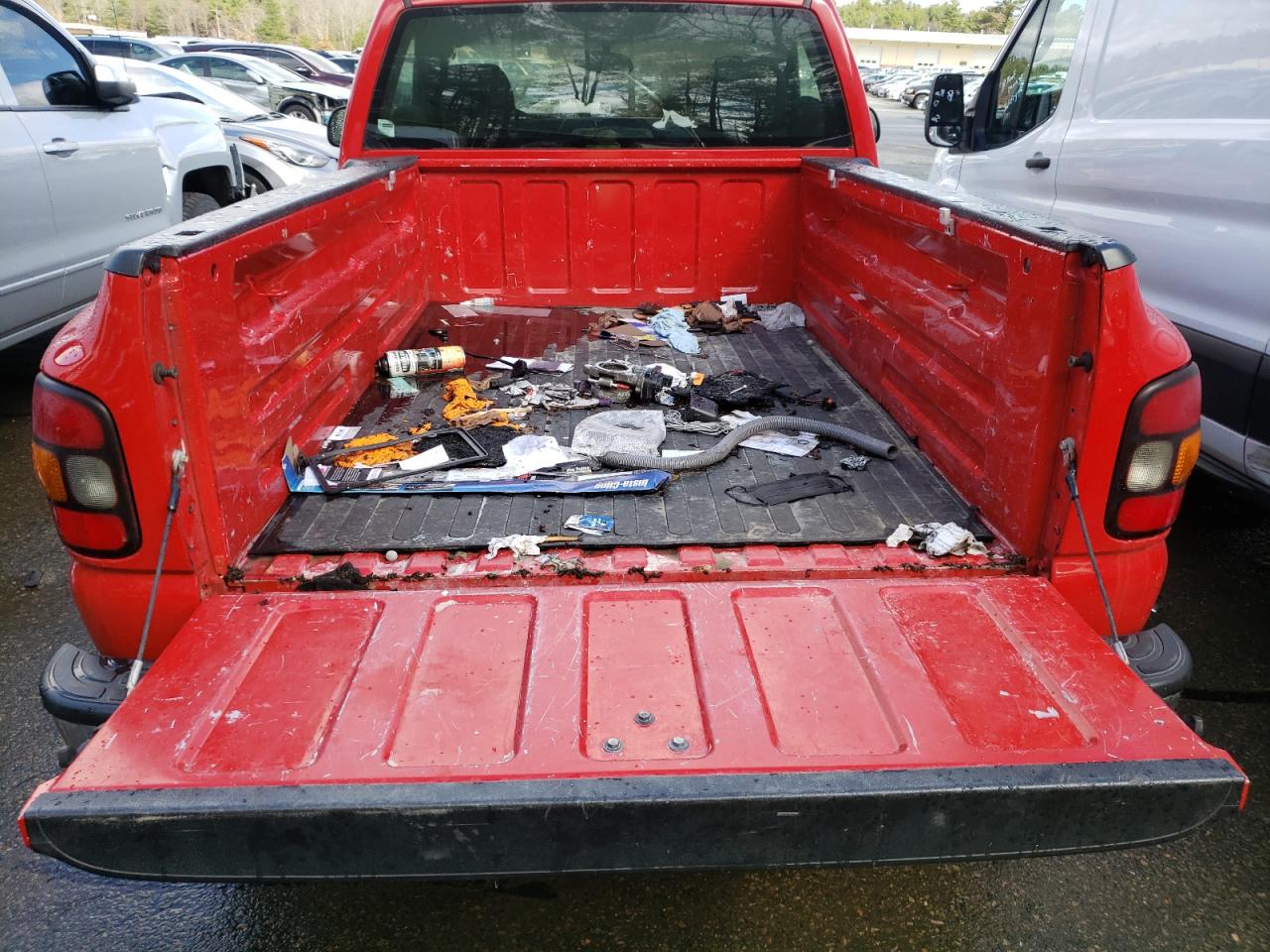 Photo 6 from auction – 2005 CHEVROLET SILVERADO with VIN 1GCEC14VX5Z183712