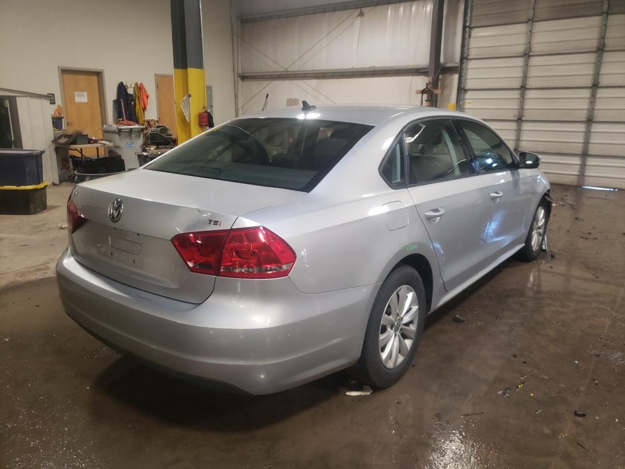 Photo 4 from auction – 2014 VOLKSWAGEN PASSAT S with VIN 1VWAT7A36EC120580