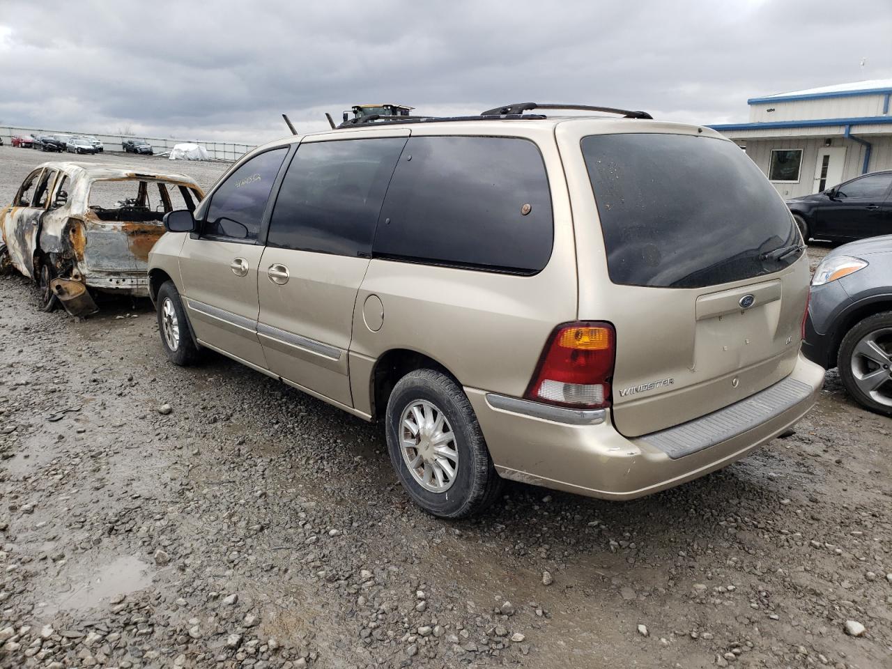 Photo 3 from auction – 2000 FORD WINDSTAR S with VIN 2FMDA5345YBB26791