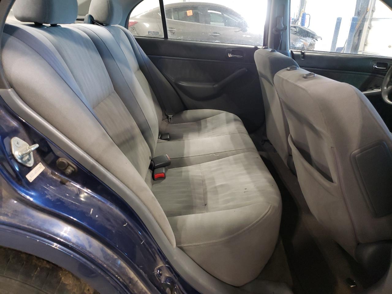 Photo 6 from auction – 2005 HONDA CIVIC LX with VIN 2HGES16615H502585