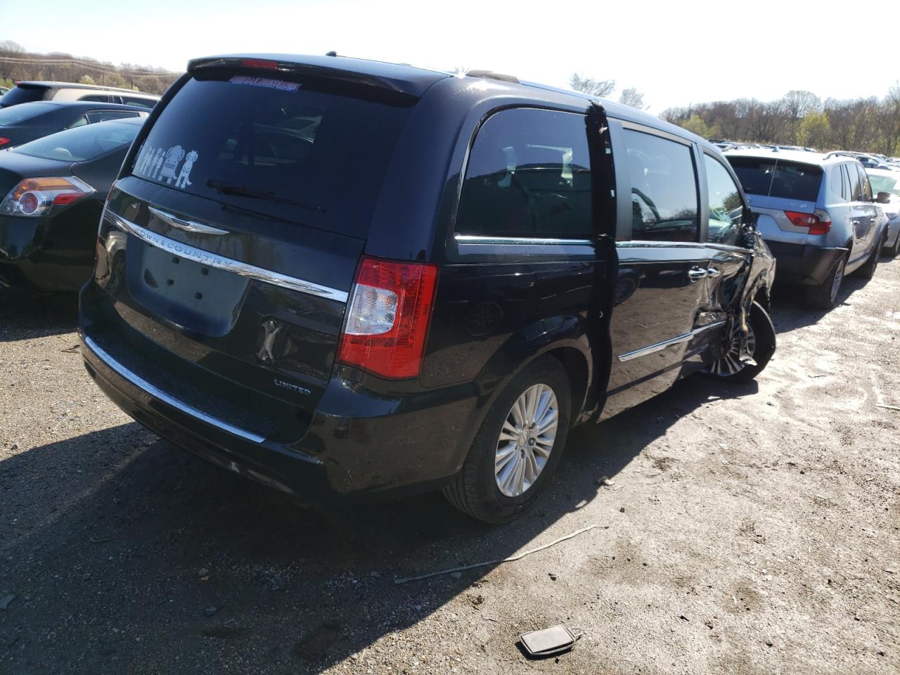 Photo 4 from auction – 2015 CHRYSLER TOWN & COU with VIN 2C4RC1GG5FR528350