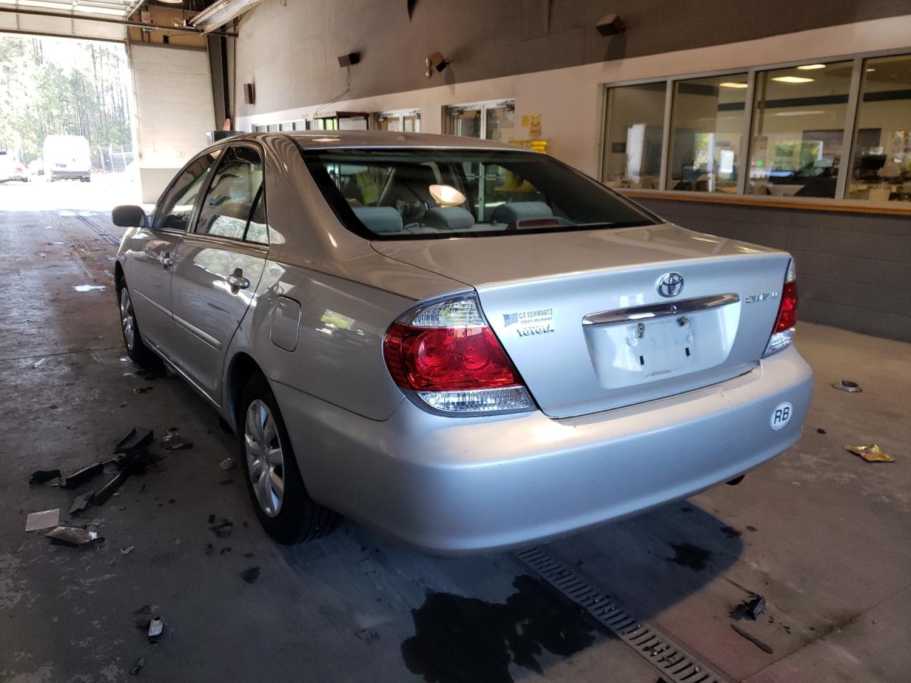 Photo 3 from auction – 2005 TOYOTA CAMRY LE with VIN 4T1BE32K55U409505