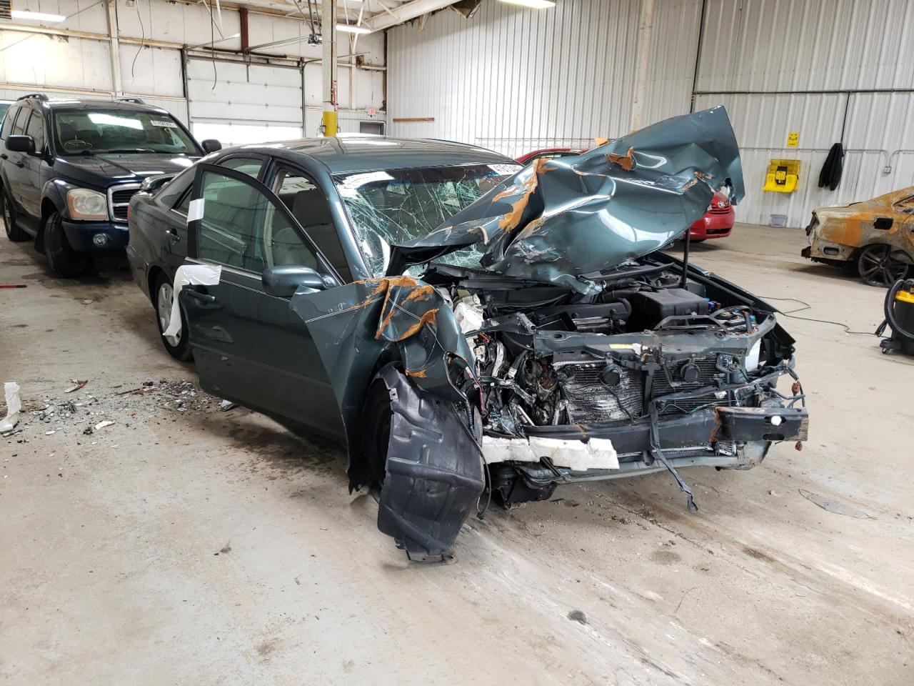 TOYOTA CAMRY LE 2004 with VIN 4T1BE32K24U366014 - Photo from auction