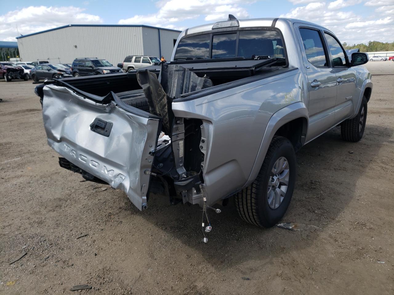 Photo 4 from auction – 2018 TOYOTA TACCOMA with VIN 5TFAX5GN0JX130044